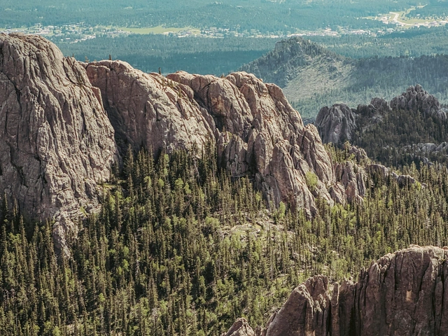Custer State Park: Little Devil's Tower Trailhead