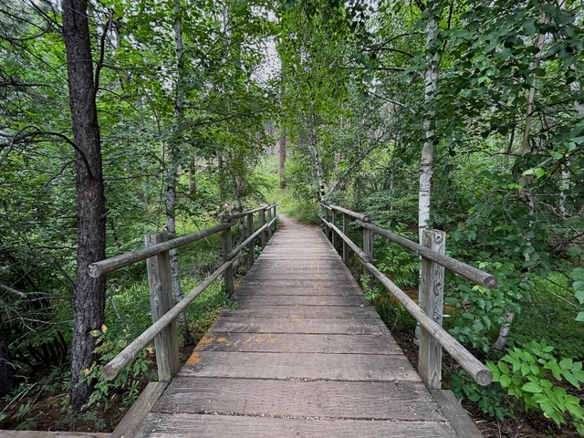 Bridge at the start of the Calumet Trailhead for the Flume Trail located at Sheridan Lake