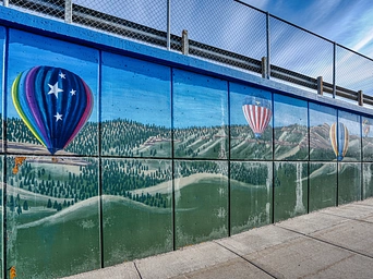 Mural on University Ave in Hot Springs, SD showing the Balloon Festival.