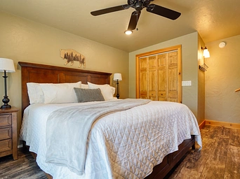King bed in private cabin in Hot Springs, SD at Highland Meadows Resort.